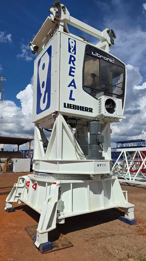 Cabine de guindaste de torre com adesivos Real e Liebherr